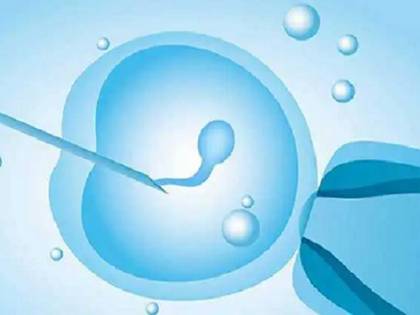 小娃正睡觉发白眼